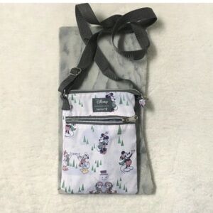 Loungefly x Disney Crossbody Bag Minnie Mickey Mouse Snowball Winter